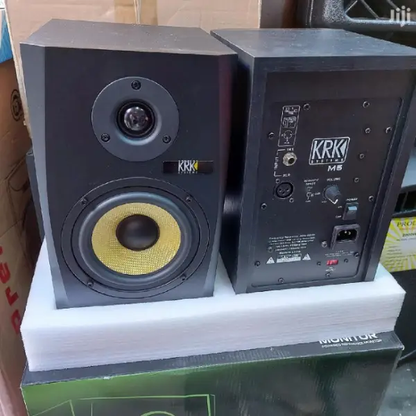 KRK rokit M5 studio