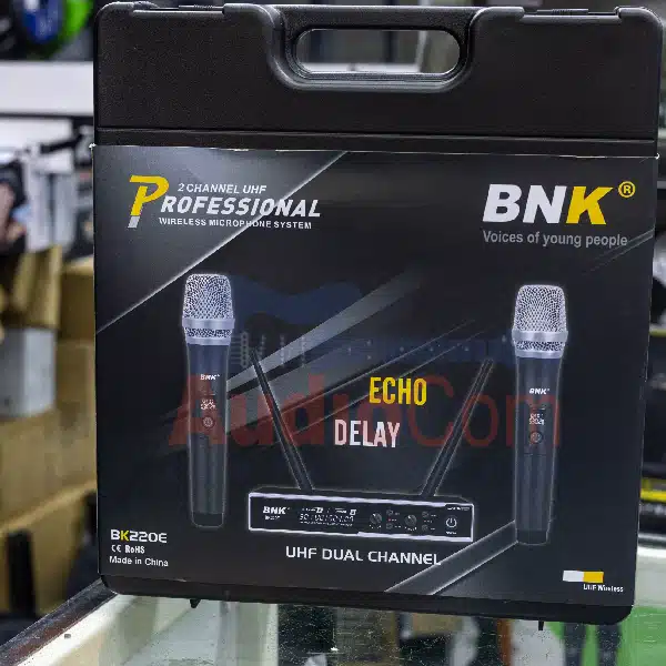 UHF wireless microphone