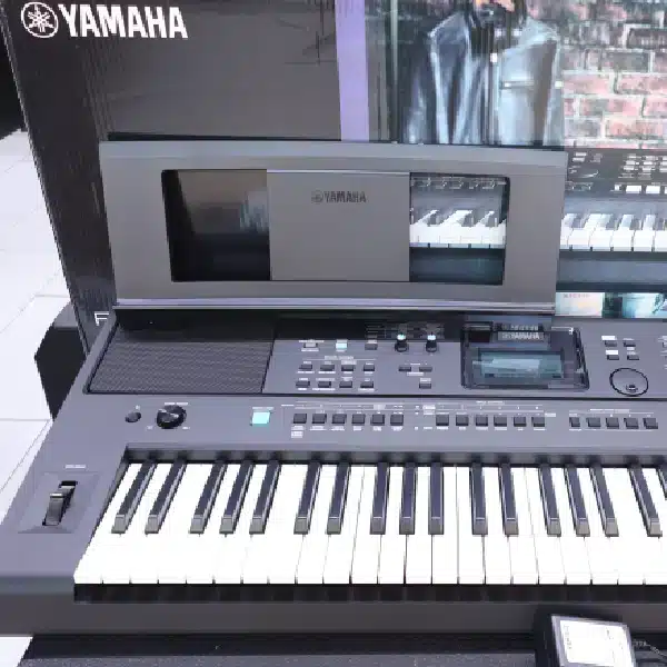 Yamaha PSR E473