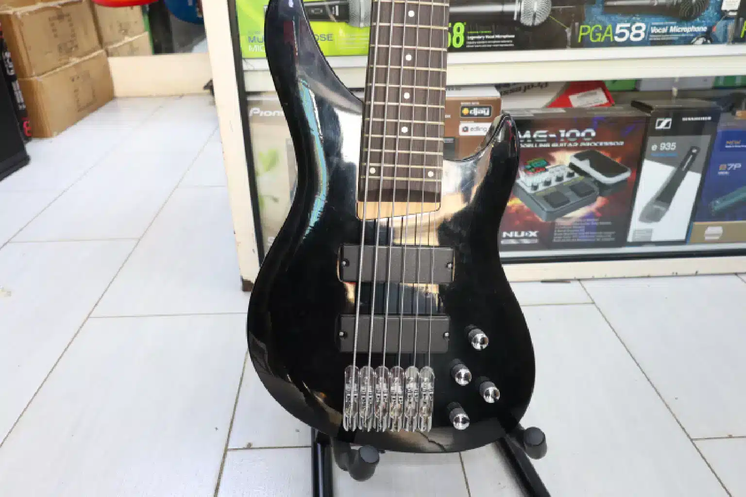 Fender 6-string bass
