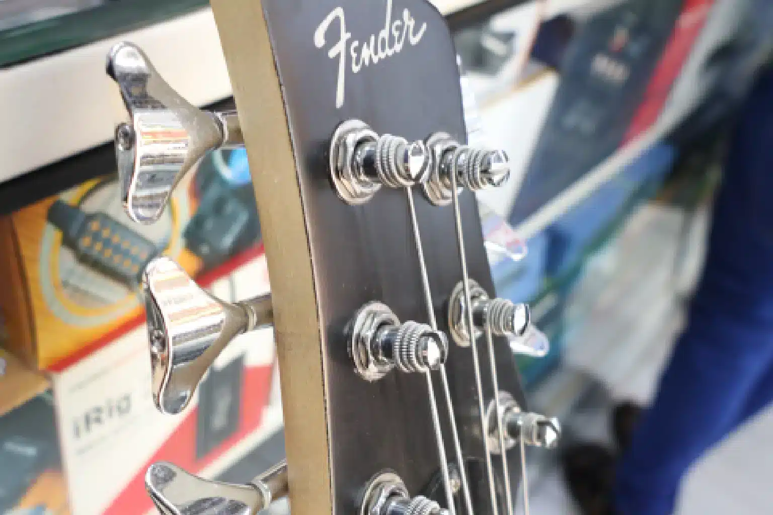 6-string bass specs