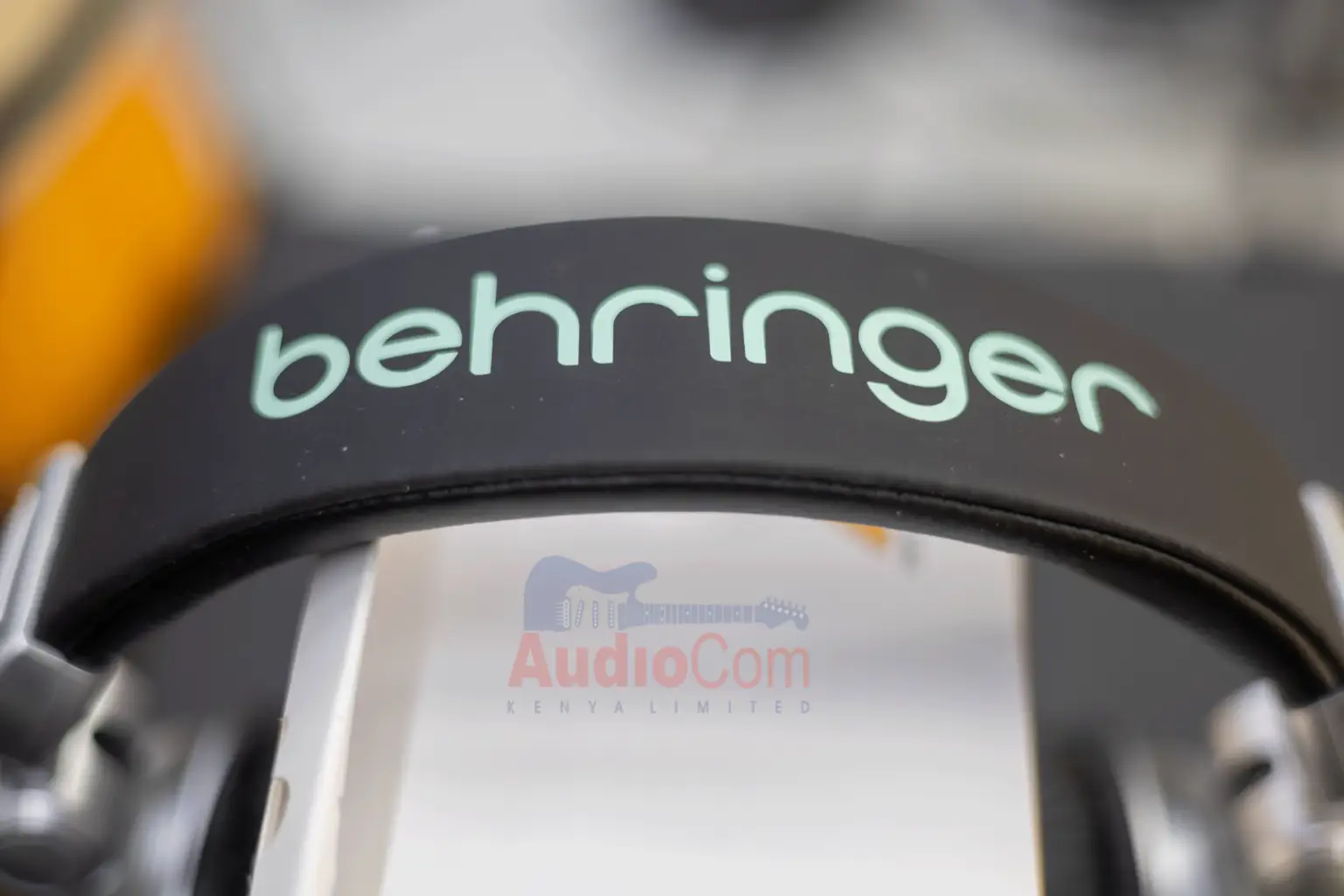 Behringer HPX 2000 Dj Headphones with high-definition bass and super-transparent highs Specifications