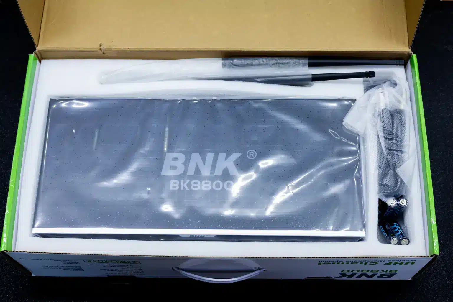 Bnk 8800 wireless microphone feedback