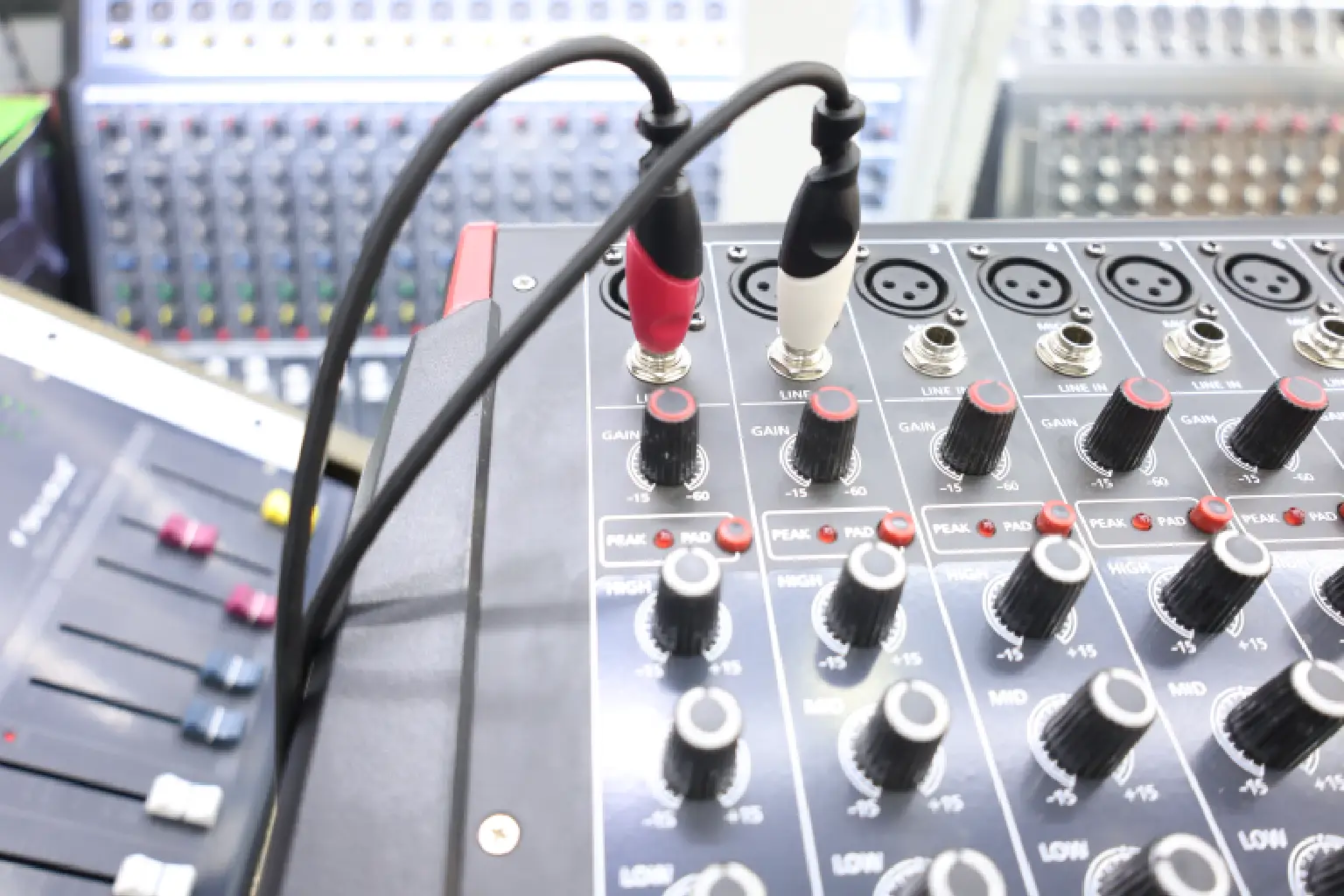 portable mixer with effects