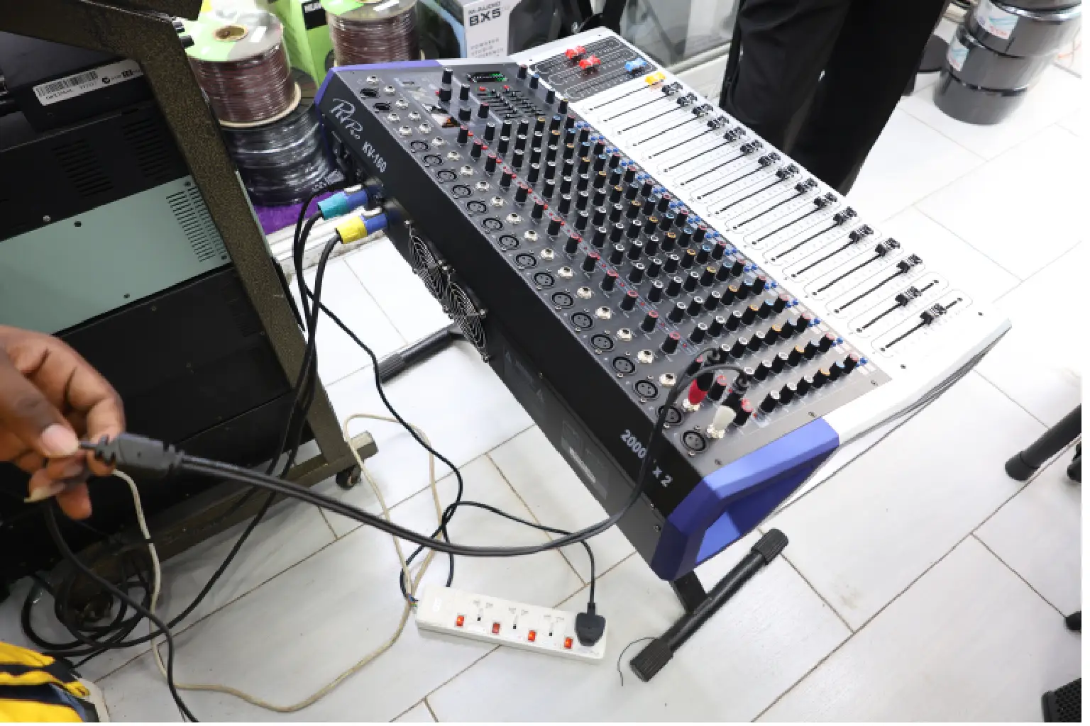 KV 160 16-Channel Mixer