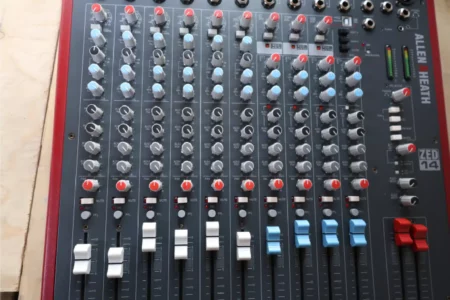 Allen & Heath ZED 14 phantom power