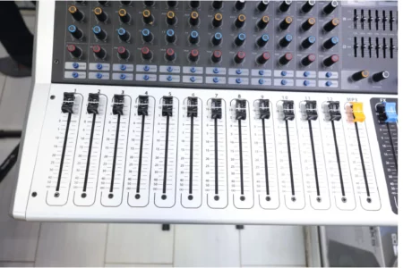 KV 120 Mixer Inputs and Outputs