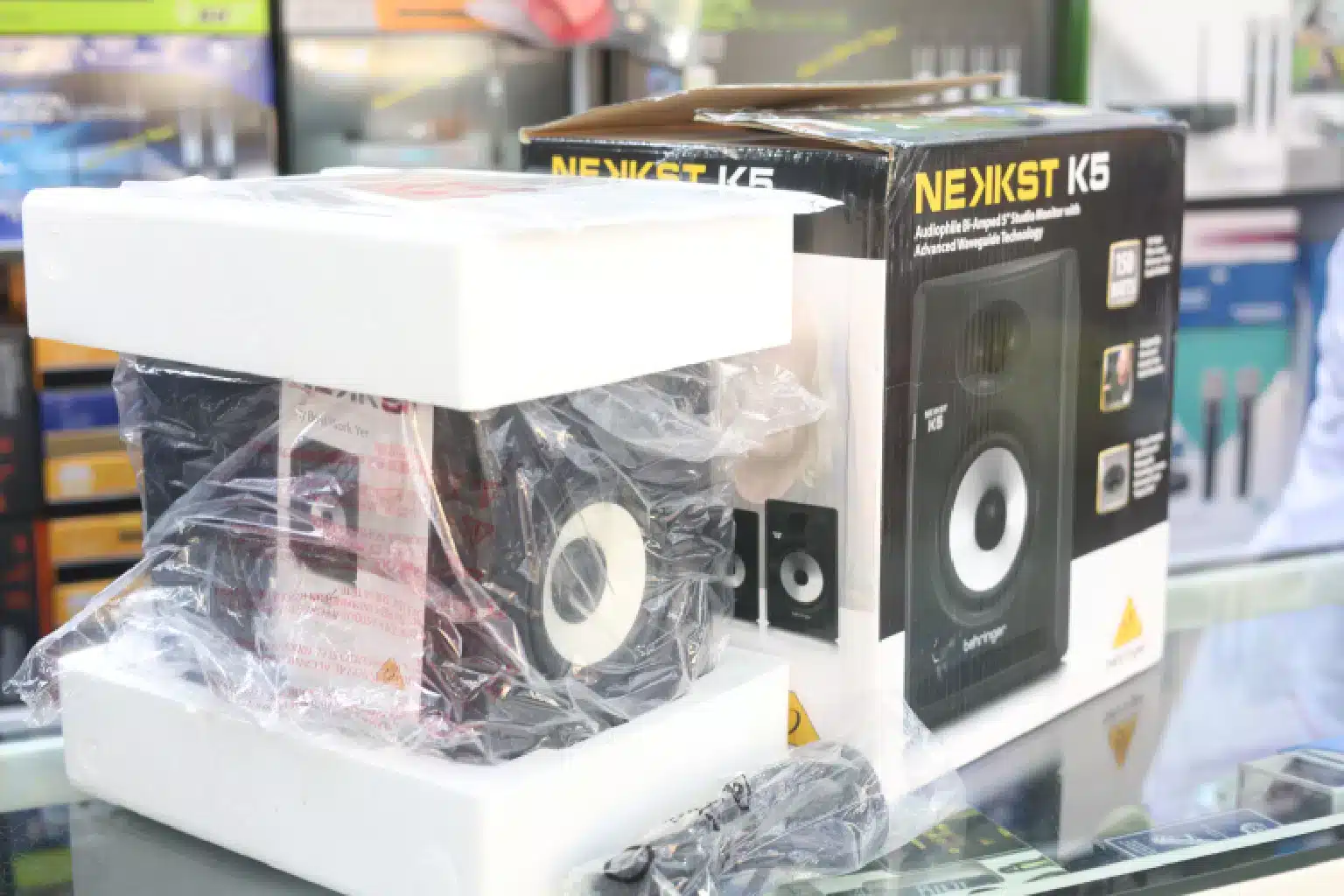 Behringer Nekkst K5 studio monitor pair
