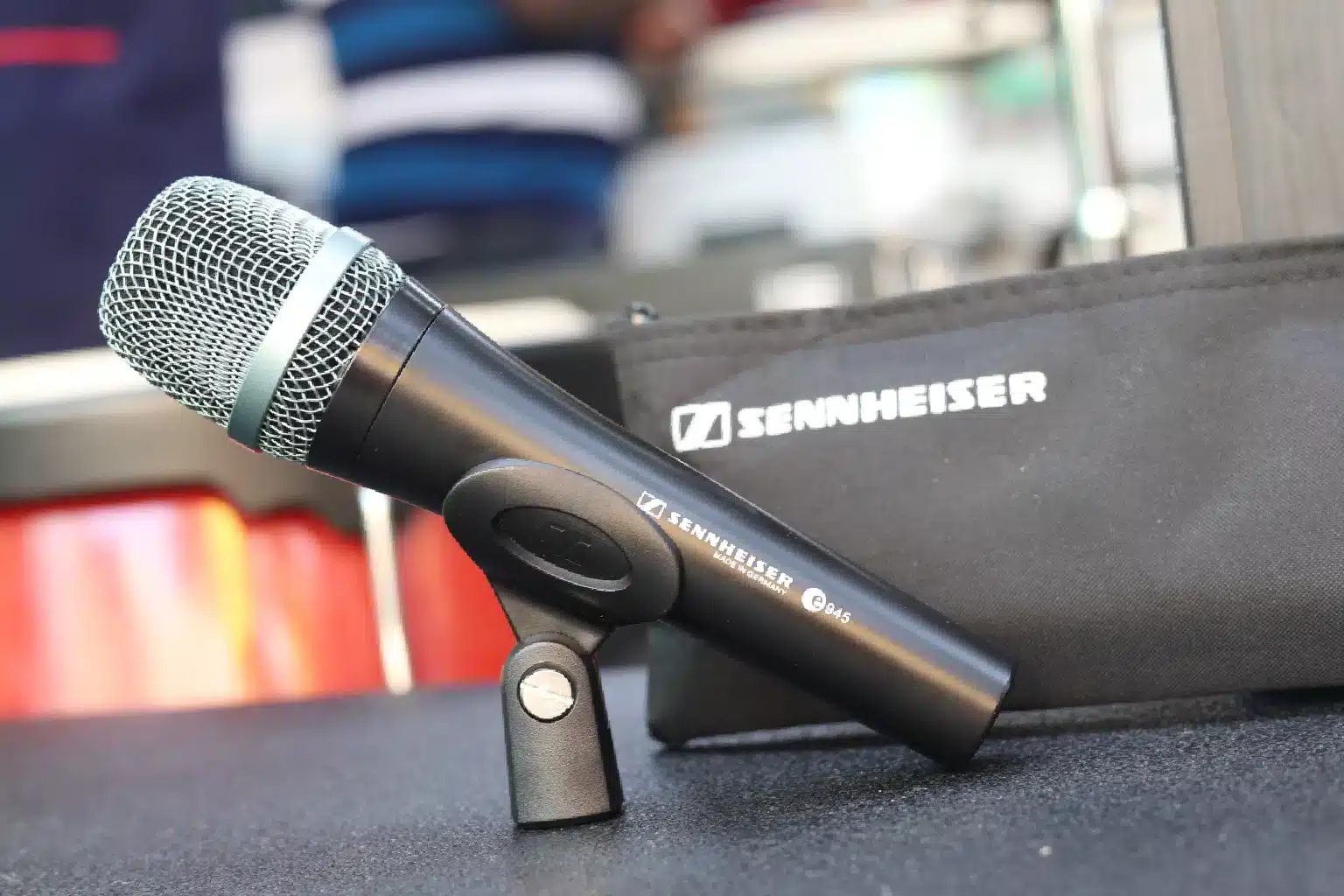 Professional stage microphone