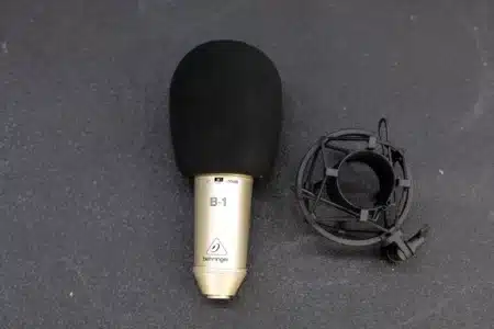 Behringer B-1 vs B-2
