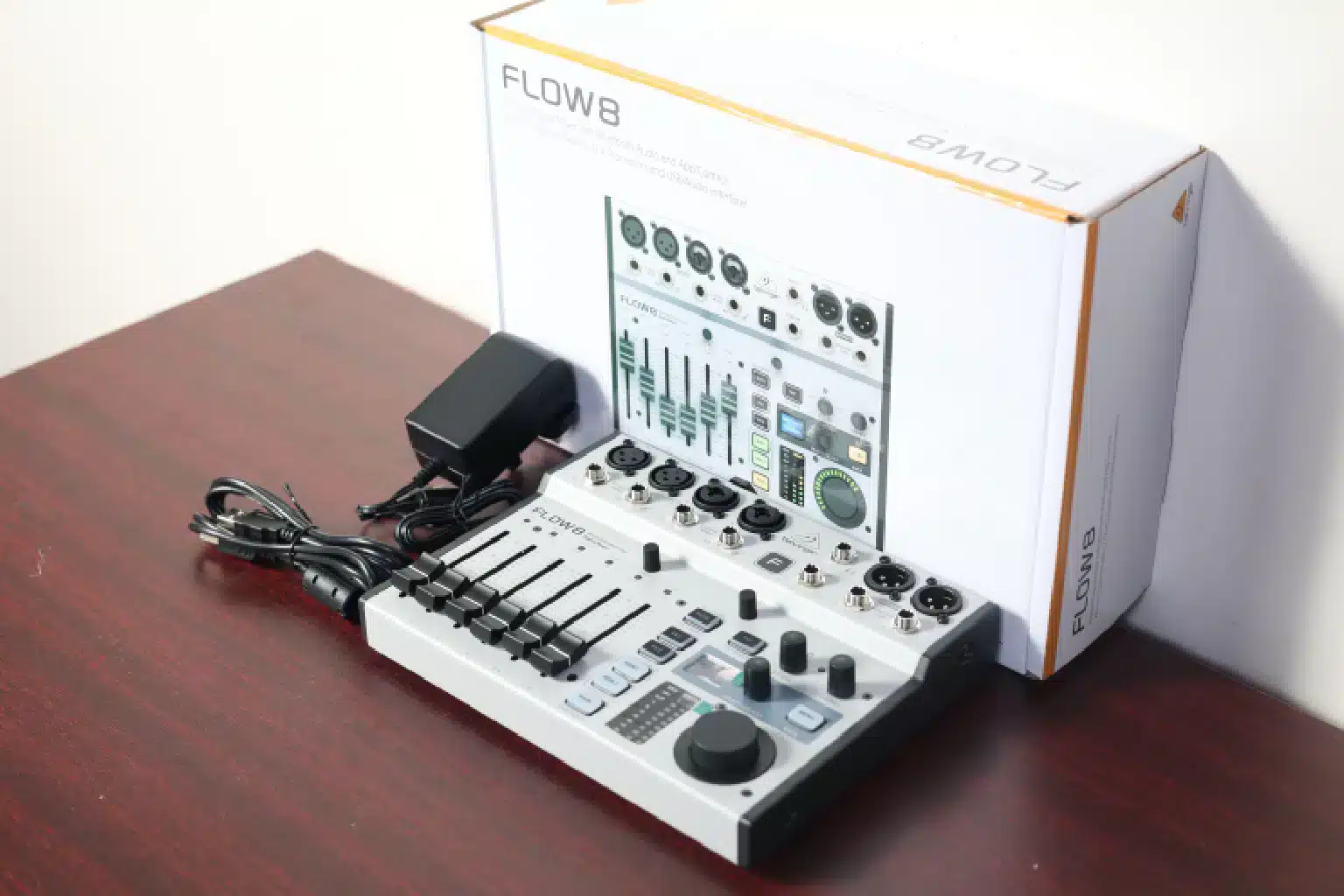 Behringer Flow 8 connectivity