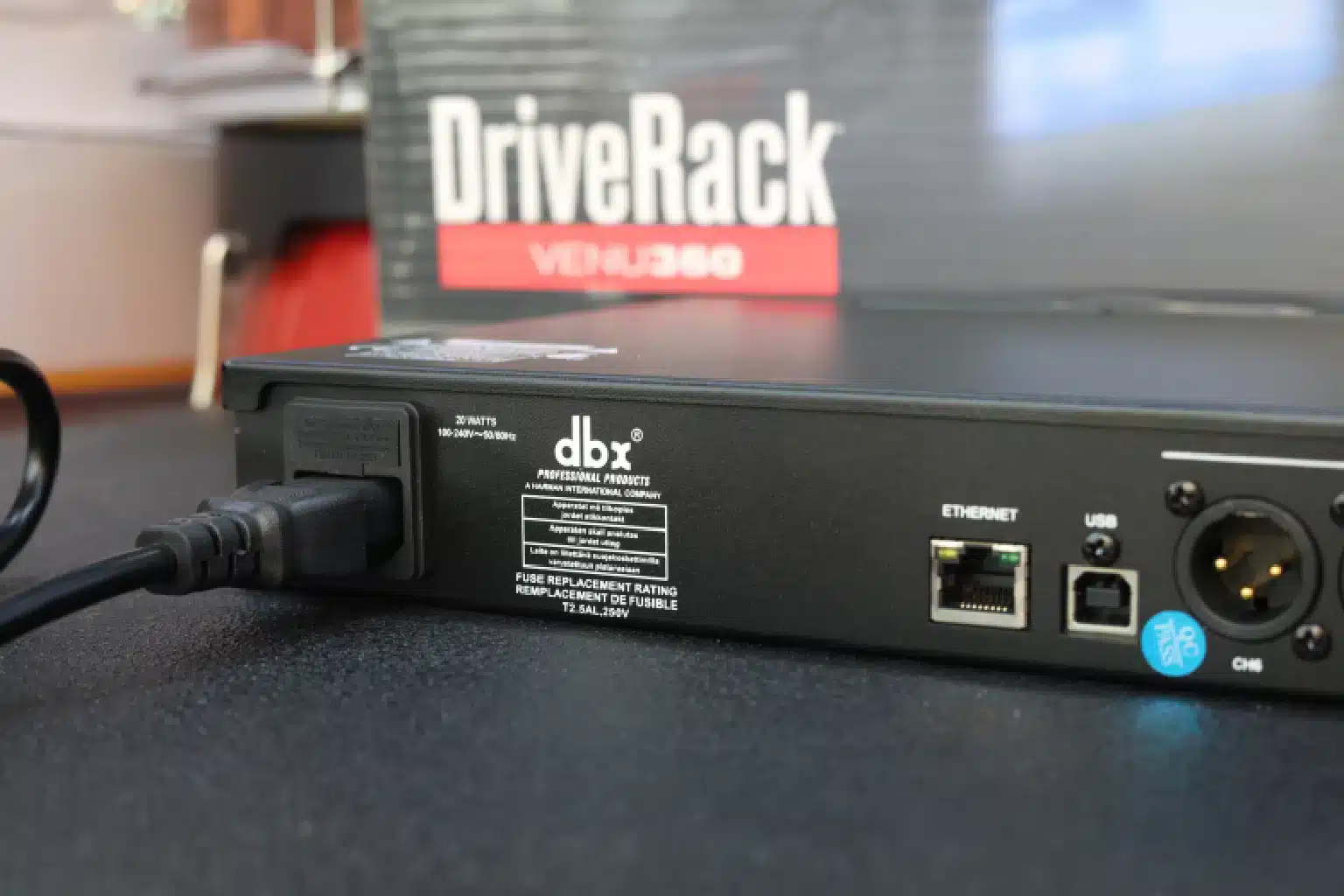 Behringer DBX DriveRack VENU360 equalizer