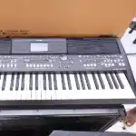 Yamaha PSR SX600 keyboard