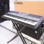 Yamaha PSR SX600 keyboard