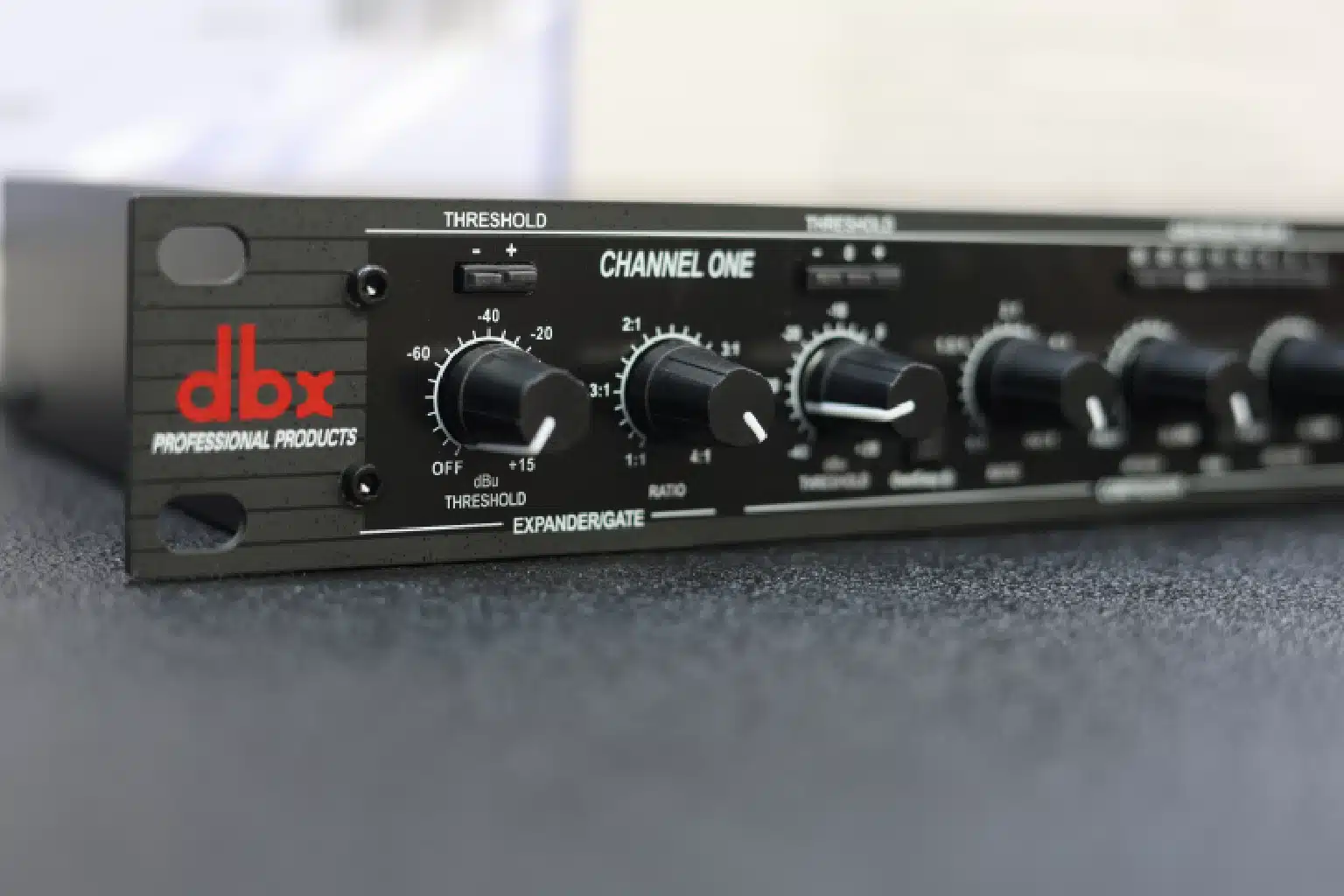 Behringer DBX 266XL compressor