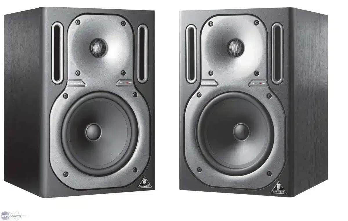 Behringer Truth B2030A