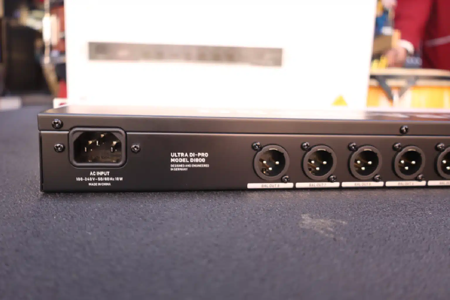 Behringer D800 price