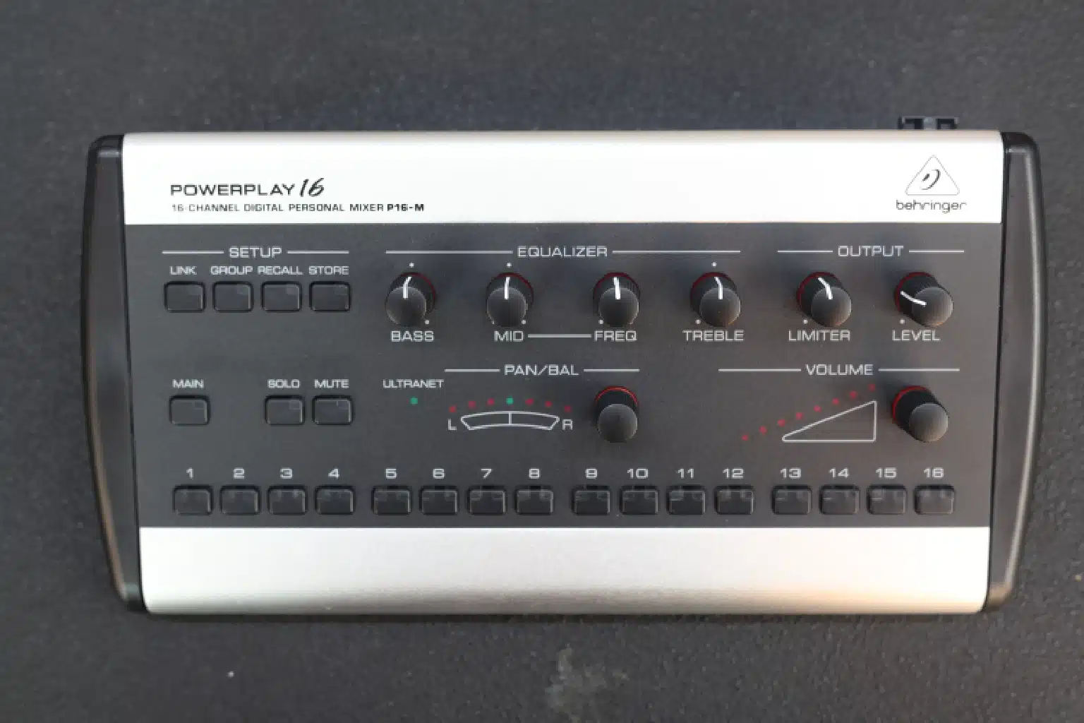 Behringer PowerPlay P16-M connectivity