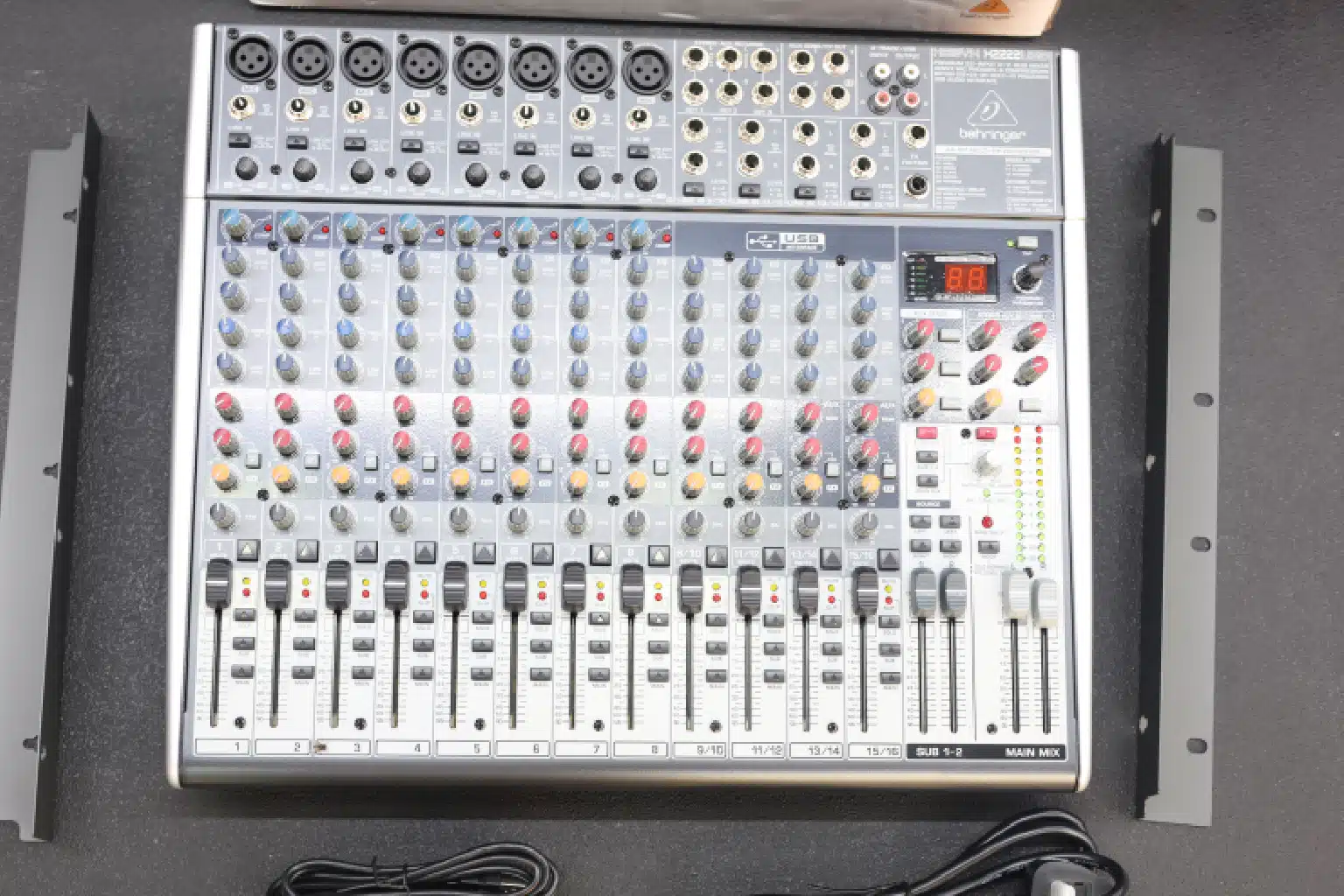 Behringer Xenyx X2222USB unboxing