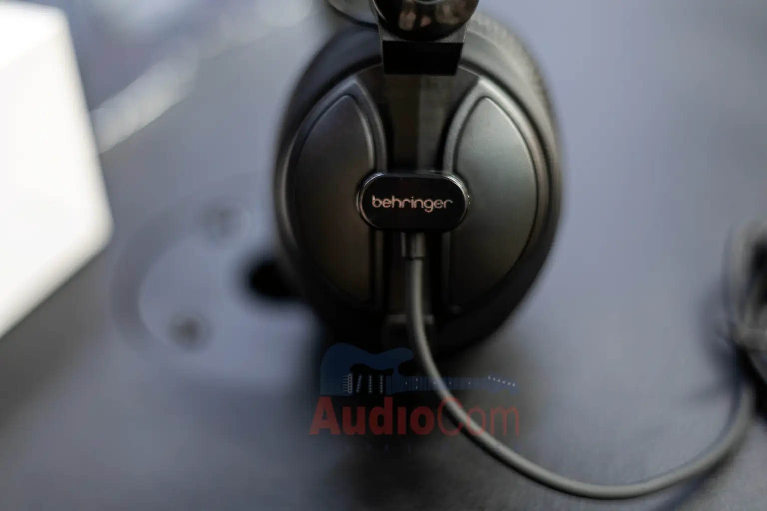premium supra-aural high-fidelity dj headphones