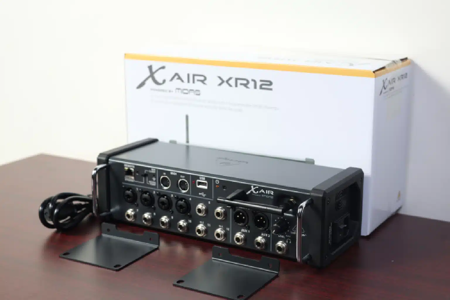Behringer X-Air XR12 comparison