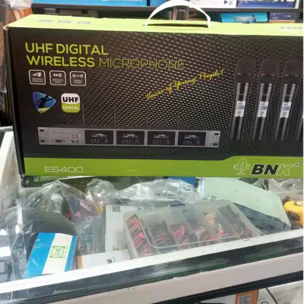 BNK ES400 UHF digital