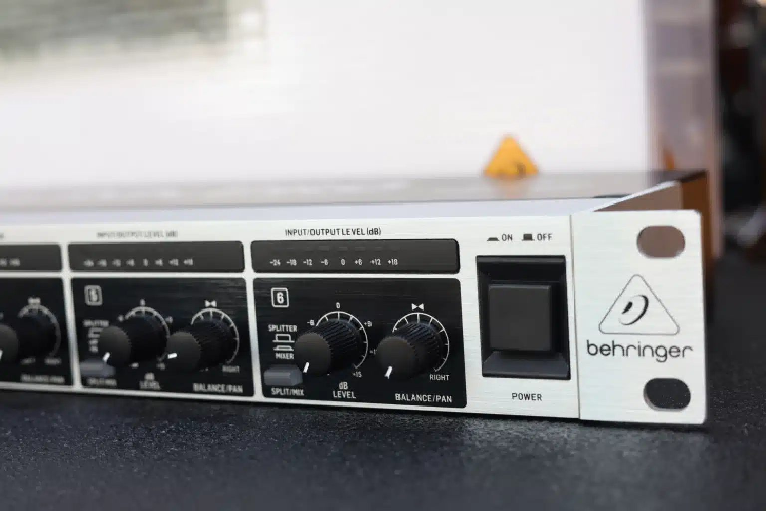 Behringer PRO MX882 