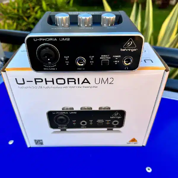 Behringer U-Phoria UM2