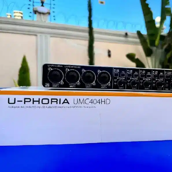 Behringer U-PHORIA UMC404