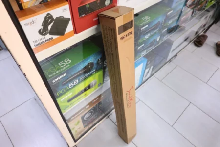 Soundking DD 005 mic stand stability