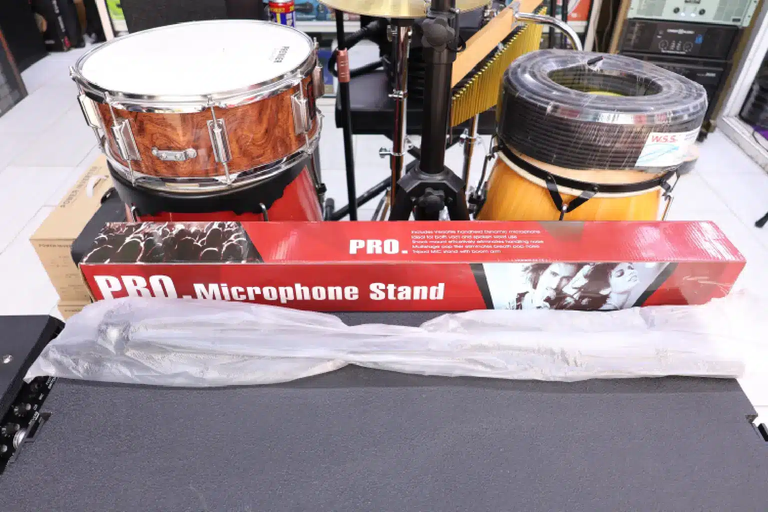 Portable microphone stand