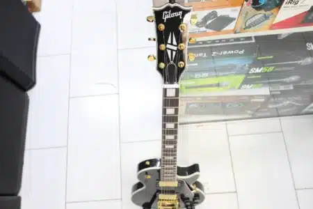 6-string rhythm guitar