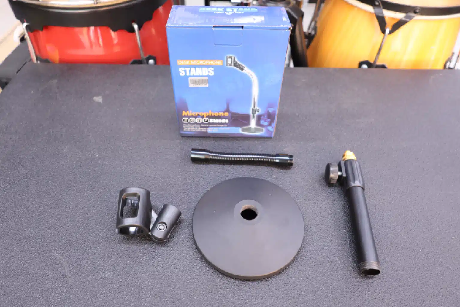 Extendable desktop mic stand