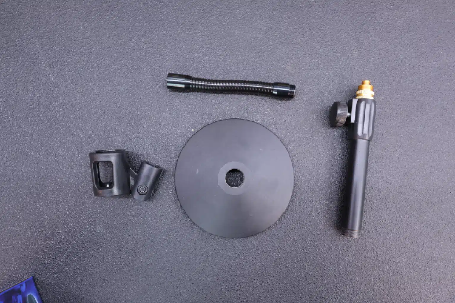 Lightweight desktop mic stand