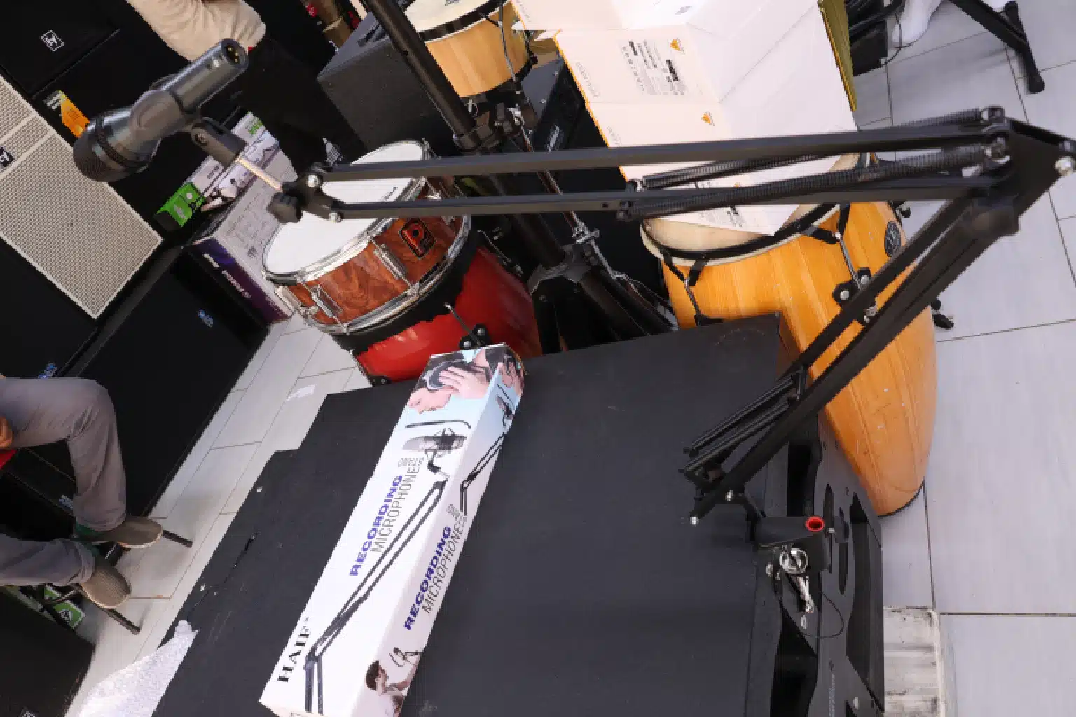 Articulating recording mic stand