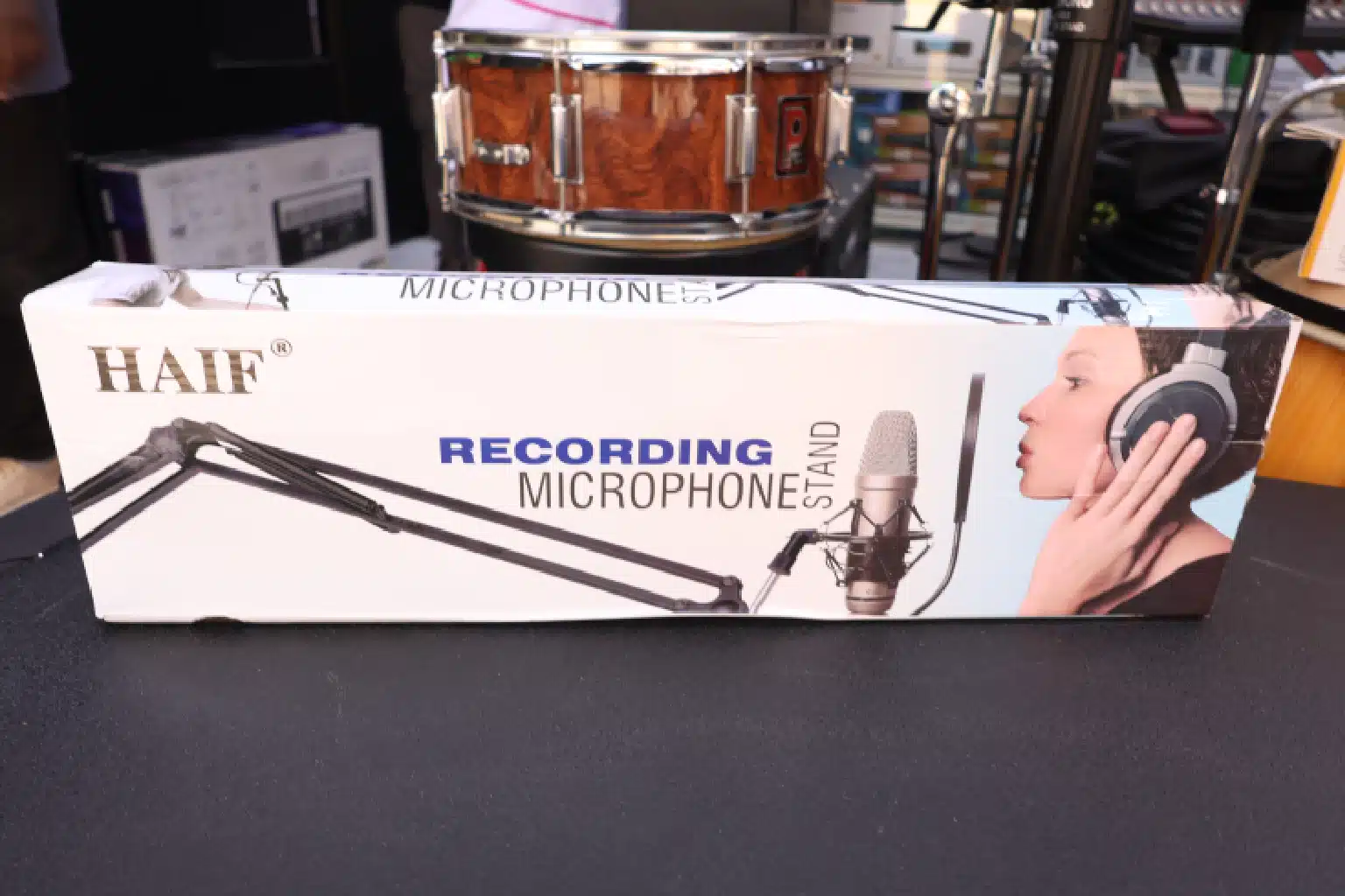 Telescopic recording microphone stand