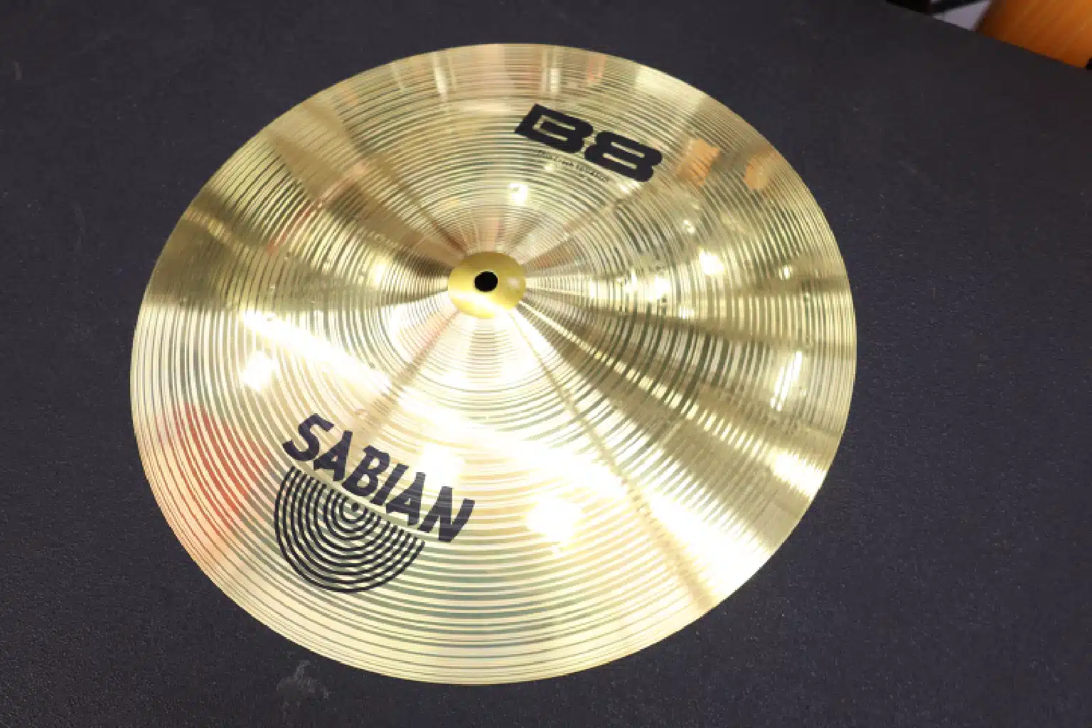 Sabian B8 16" vs Zildjian