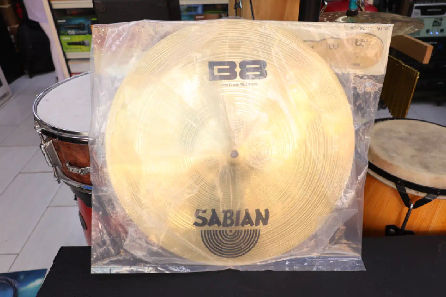 Sabian B8 18" vs Zildjian