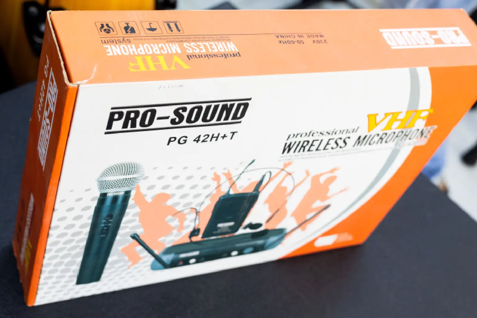 professional wireless VHF microphone 