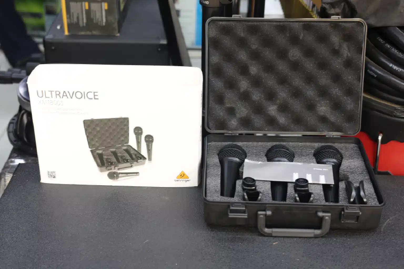 Behringer XM1800S vs Shure SM58