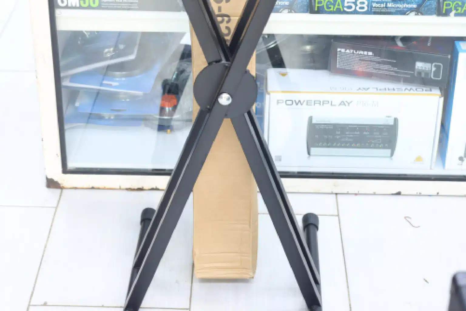 IS-622B keyboard stand stability