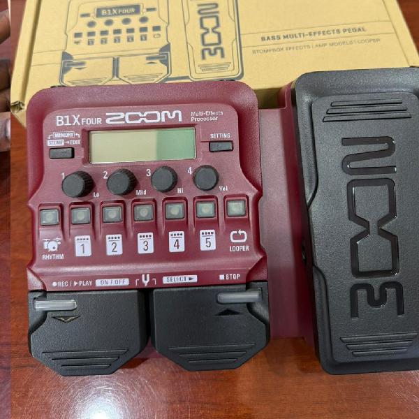 Zoom B1X Four Bass Multi-Effects (1) bass multi effects pedal