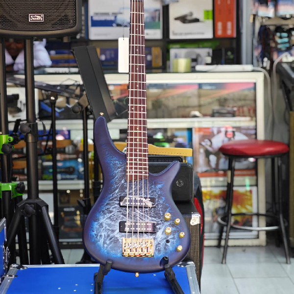 Ibanez SR305EDX (1) active bass guitar