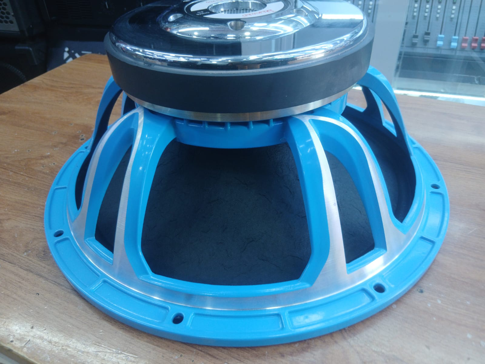 Derwel 15-inch speaker Derwel 15-inch speaker