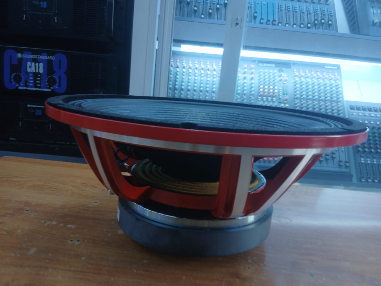 How the Derwel 15DX100F Professional Loudspeaker Supports Better Sound Coverage Derwel 15DX100F loudspeaker for DJs