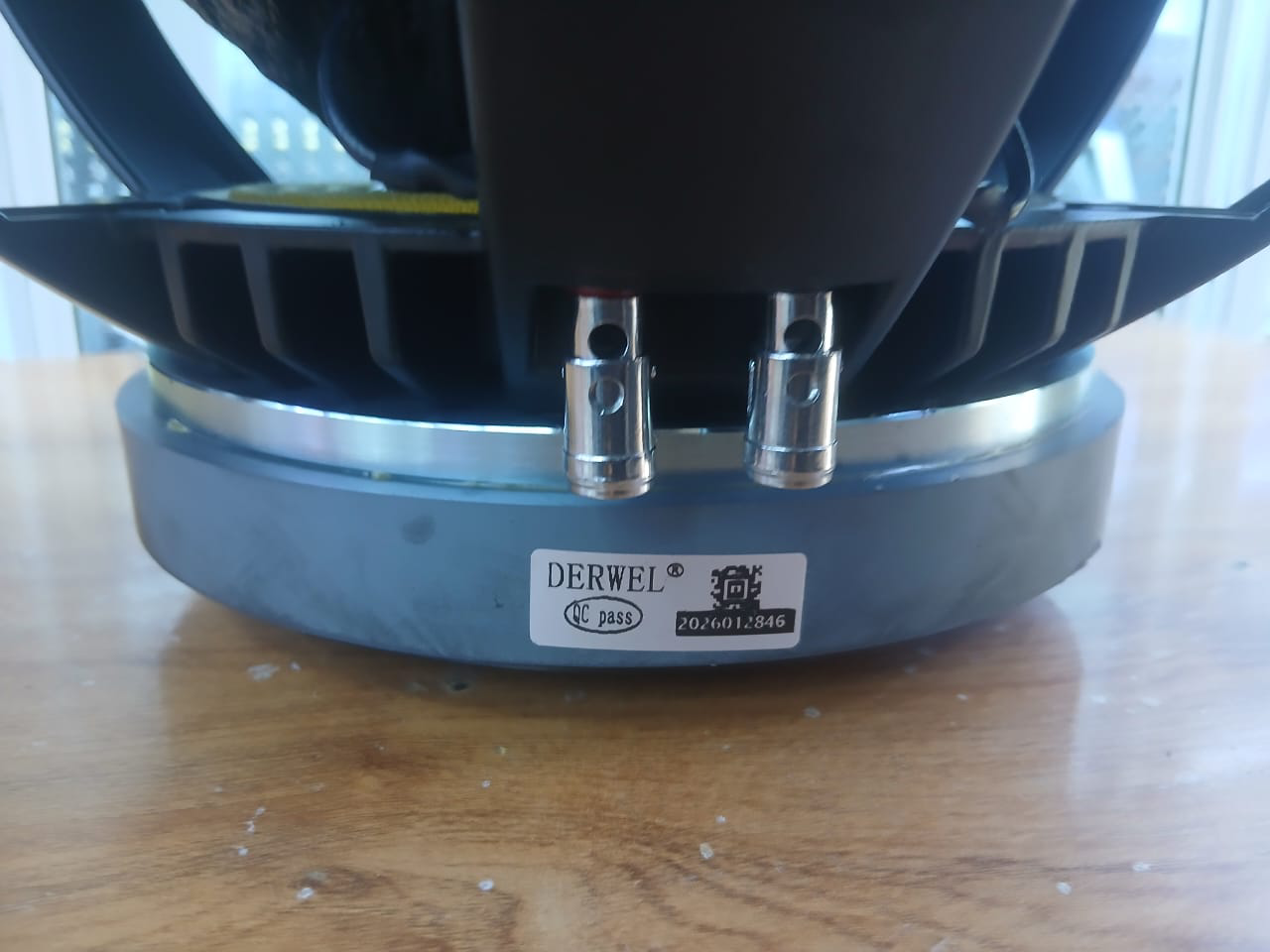 Derwel 18AH186 Professional Loudspeaker: Powerful Bass for PA and Subwoofer Systems in Kenya Derwel 18AH186 woofer