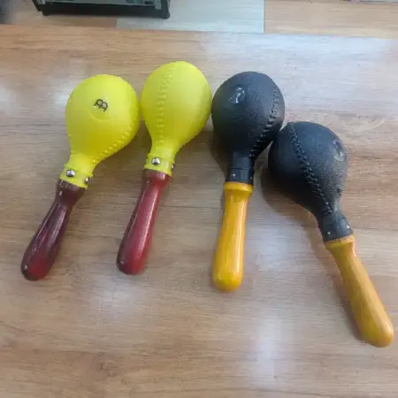 maracas percussion instrument