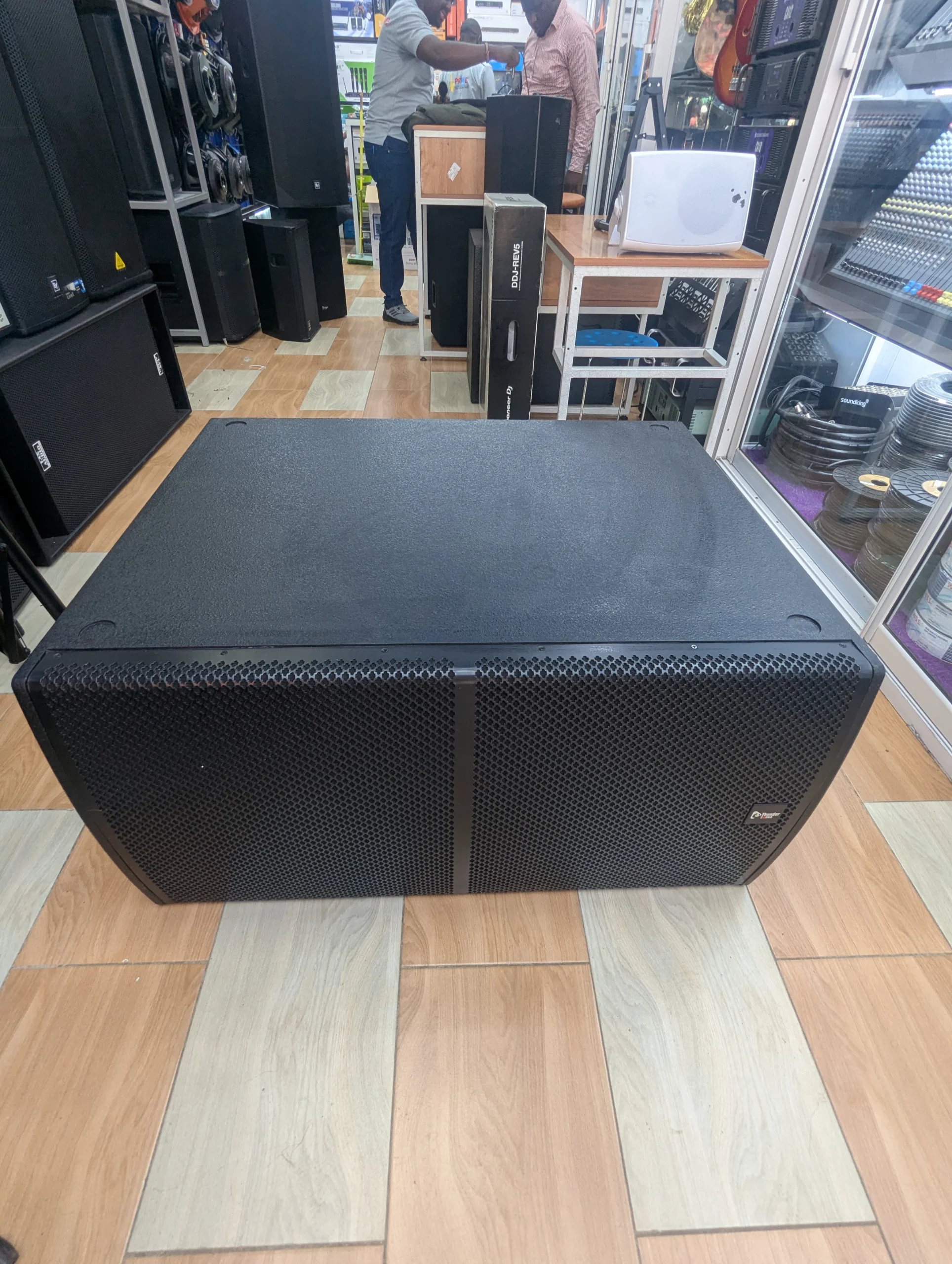 How the Thunder Sound TS 218 Bass Speaker Improves Large Sound Systems Thunder Sound 18 inch subwoofer placement