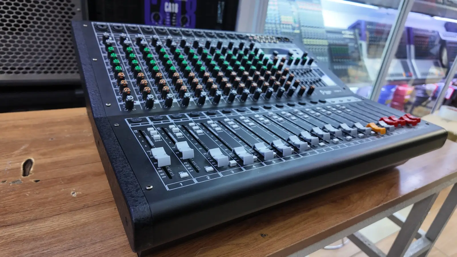 Thunder Sound TPW 12 Professional Powered Audio Mixer – 12 Channel Mixer for Churches, DJs and PA Systems Thunder Sound TPW 12 audio mixer