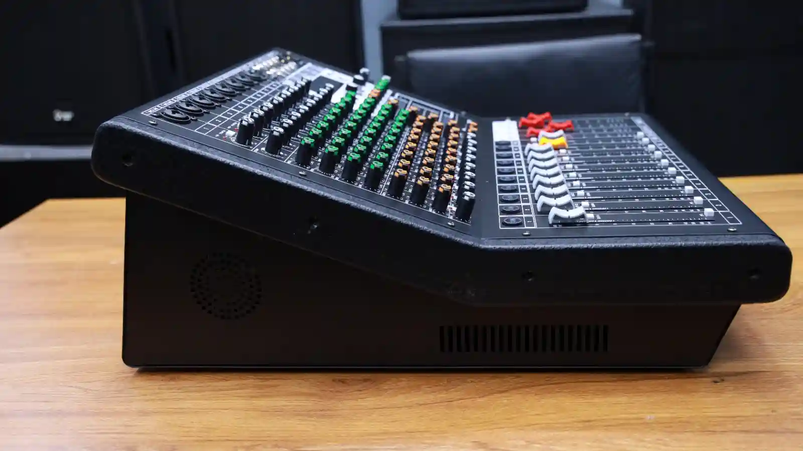 Thunder Sound TPW 8 Audio Mixer – Professional Powered Mixer for Churches, DJs, Studios and Live Sound Thunder Sound TPW 8 live sound mixer